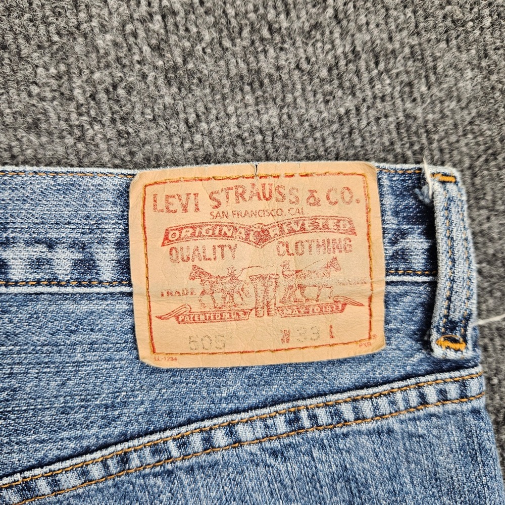 Vintage Levis 505 Denim Shorts Men's 33 Relaxed Fit Med Wash Y2K 2007 Jorts 10" - Picture 2 of 9